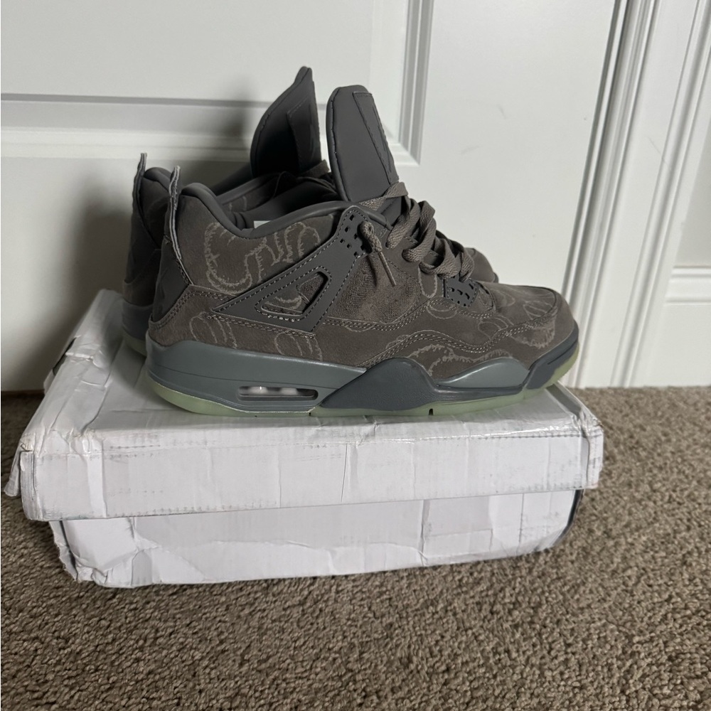 Stylish Gray Men's Sneakers